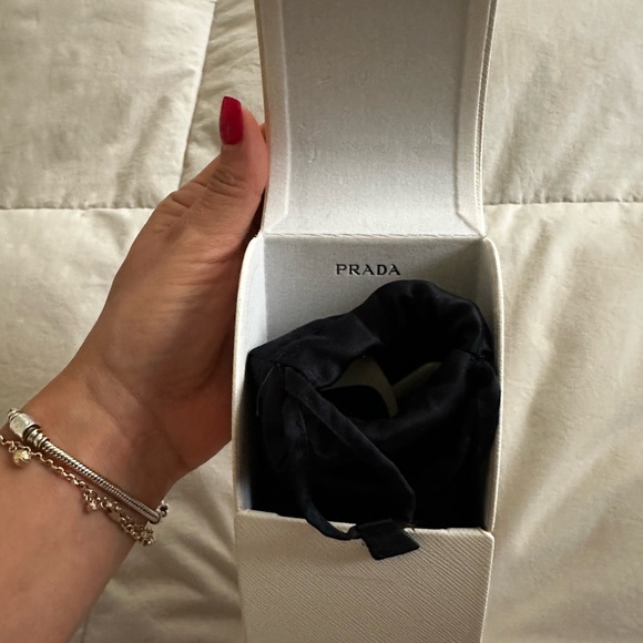 SALE SUMMER 🔊⚡️☀️🏝️
Prada rectangular sunglasses white, 100% Authentic - Picture 5 of 7